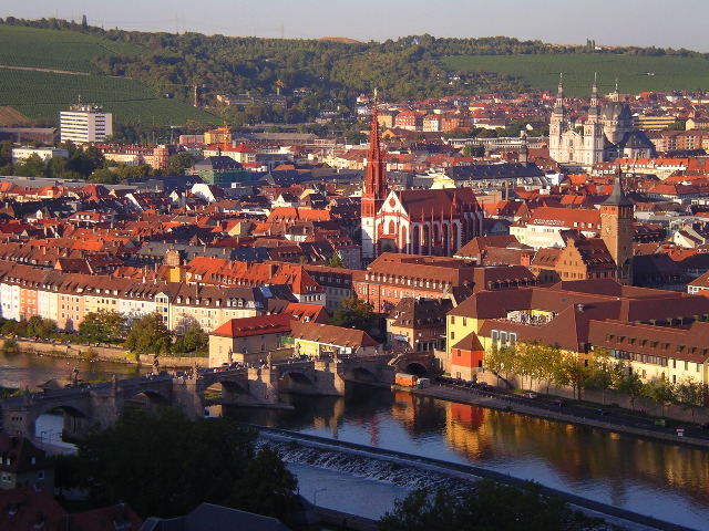 alte Mainbrücke-Marienkapelle-Neumünster